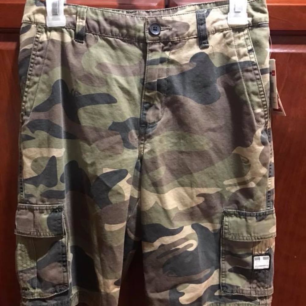 Boys NWT Quicksilver CAMO cargo shorts